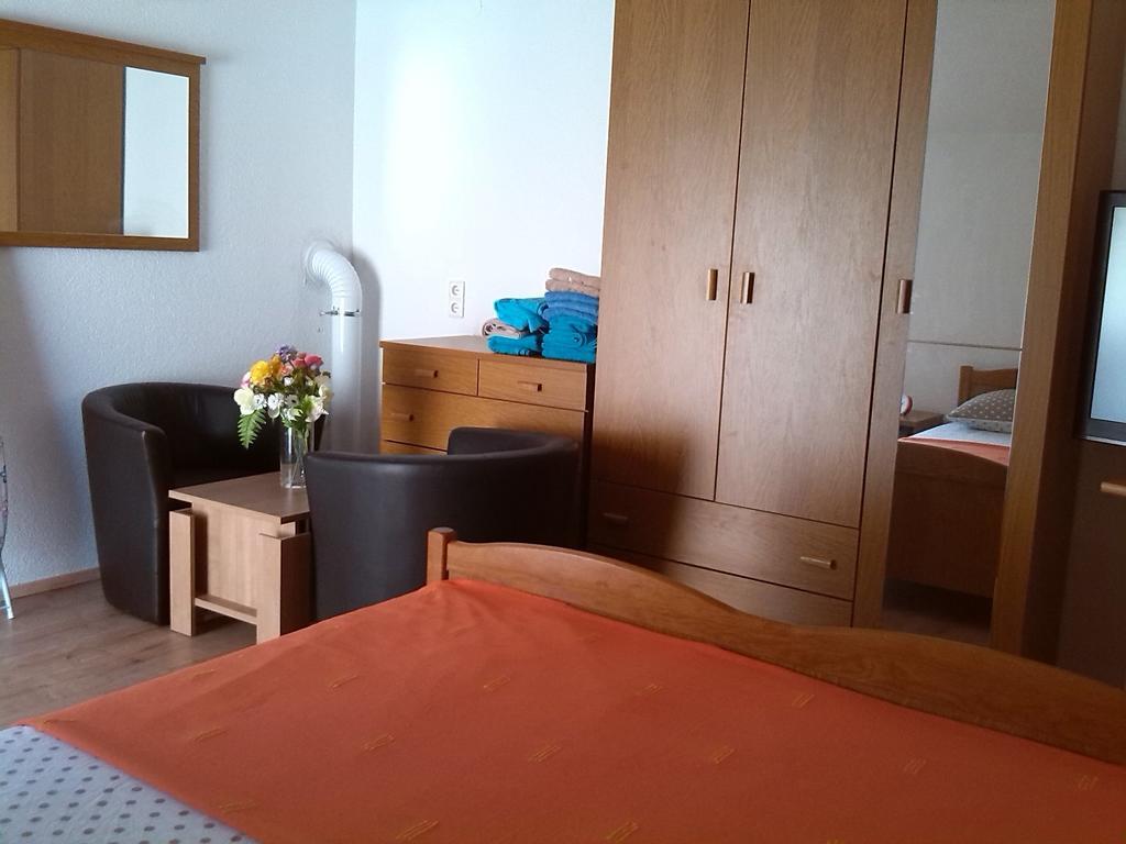 Apartments Batarilo Gornji Karin Quarto foto