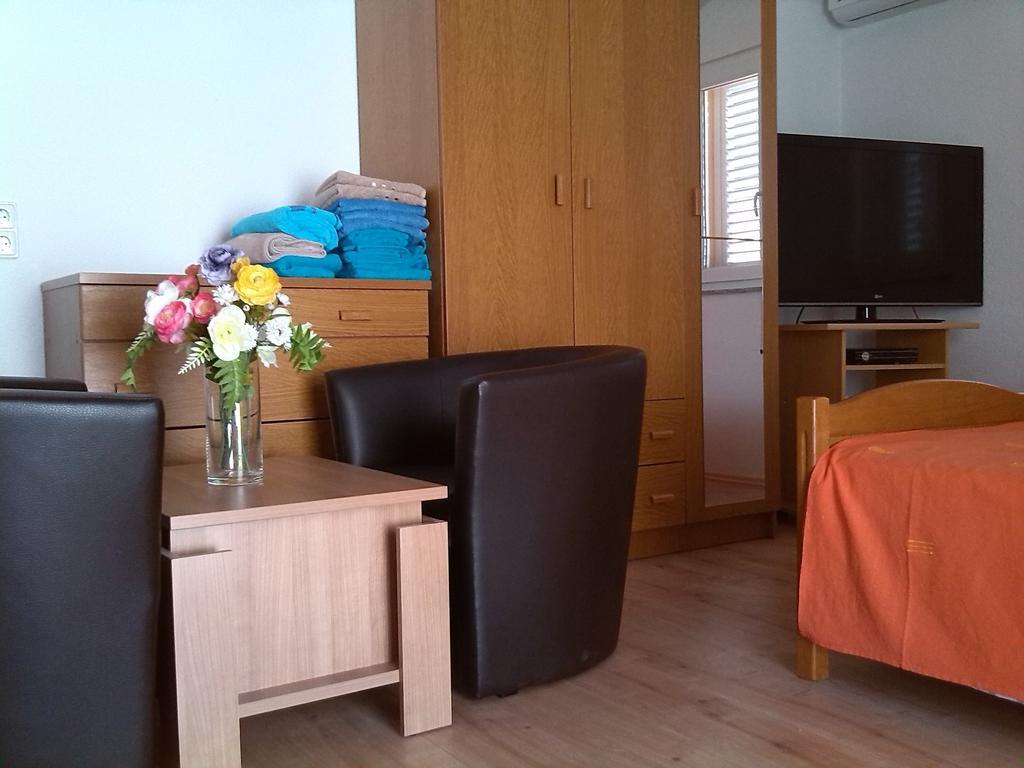 Apartments Batarilo Gornji Karin Quarto foto