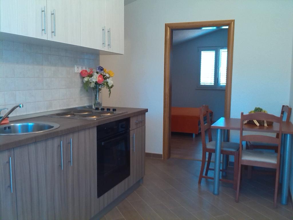Apartments Batarilo Gornji Karin Quarto foto